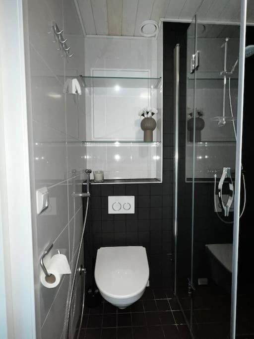 Ferienwohnung Cozy Penthouse Loft - Near The Airport Vantaa Exterior foto