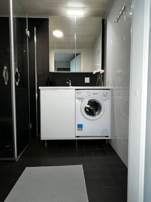 Ferienwohnung Cozy Penthouse Loft - Near The Airport Vantaa Exterior foto
